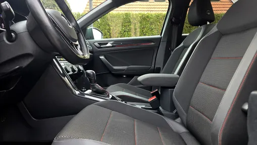VOLKSWAGEN T-ROC -