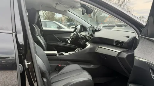PEUGEOT 3008 -