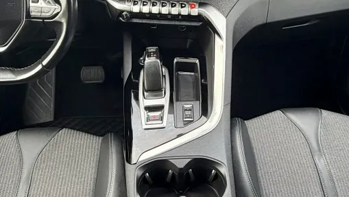 PEUGEOT 3008 -