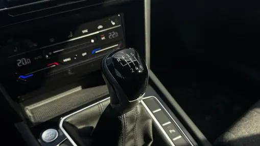 VOLKSWAGEN Passat -
