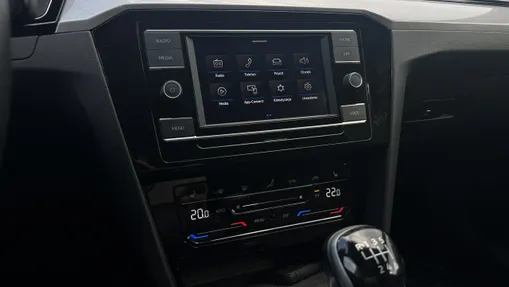 VOLKSWAGEN Passat -