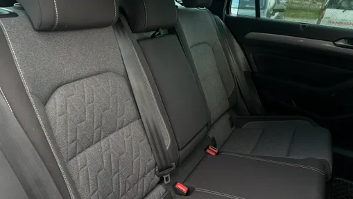 VOLKSWAGEN Passat -