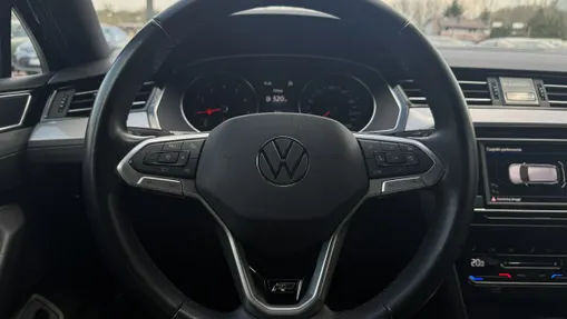 VOLKSWAGEN Passat -