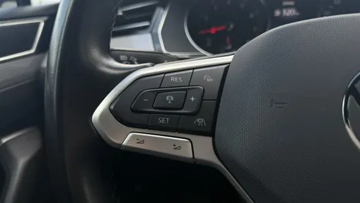 VOLKSWAGEN Passat -