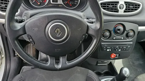 RENAULT Clio -