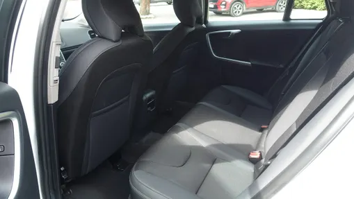 VOLVO V60 -
