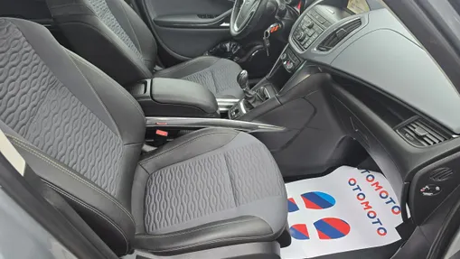 OPEL Zafira -