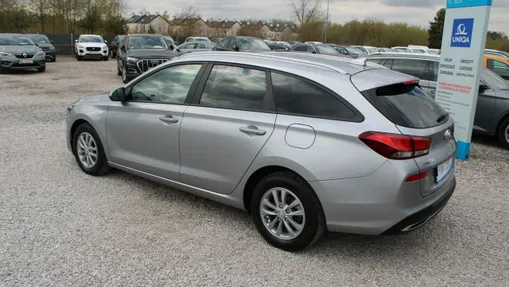 HYUNDAI i30 -