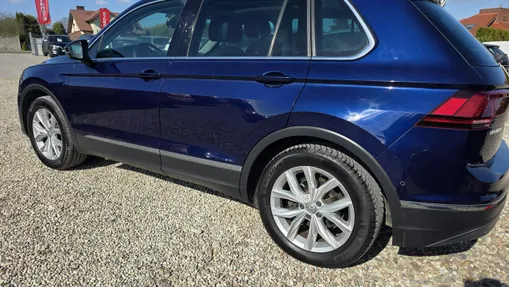 VOLKSWAGEN Tiguan -