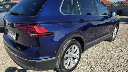 VOLKSWAGEN Tiguan -