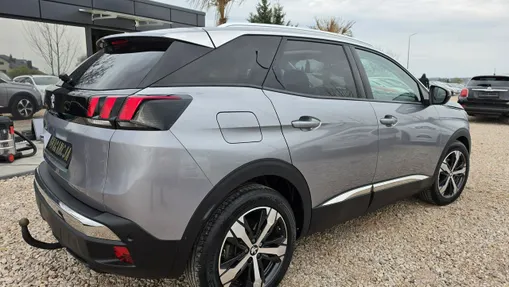 PEUGEOT 3008 -