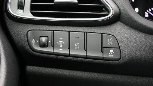 HYUNDAI i30 -