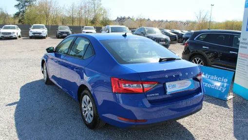 SKODA Superb -