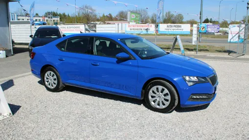 SKODA Superb -
