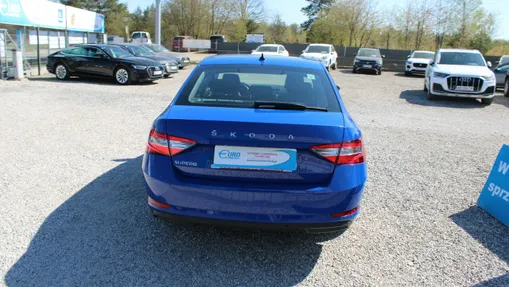 SKODA Superb -