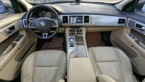 JAGUAR XF -