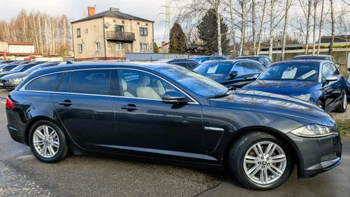 JAGUAR XF -