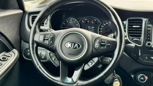KIA Carens -