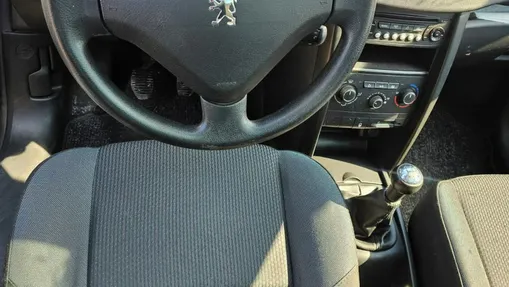 PEUGEOT 207 -