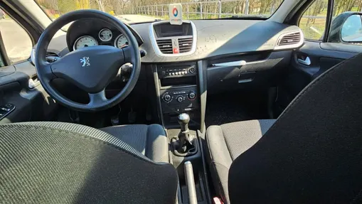 PEUGEOT 207 -