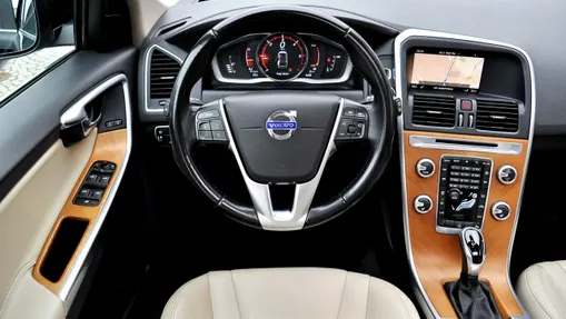 VOLVO XC60 -
