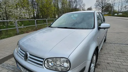 VOLKSWAGEN Golf -