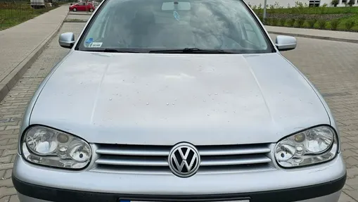 VOLKSWAGEN Golf -