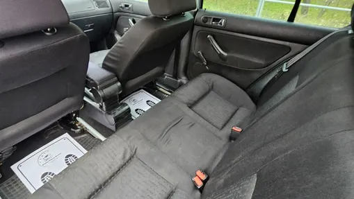 VOLKSWAGEN Golf -