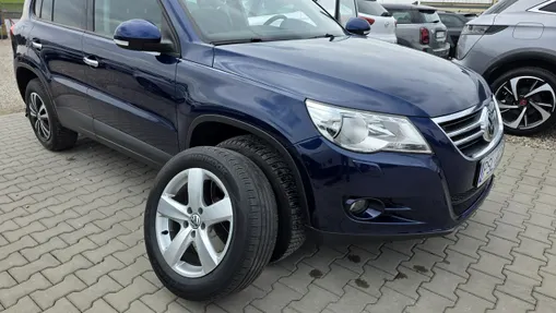 VOLKSWAGEN Tiguan -