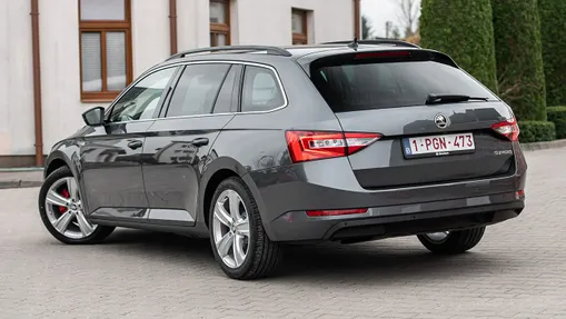 SKODA Superb -