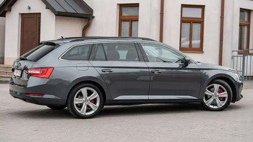 SKODA Superb -