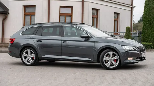 SKODA Superb -