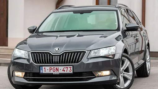 SKODA Superb -