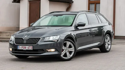 SKODA Superb -