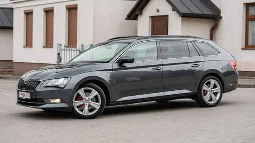 SKODA Superb -