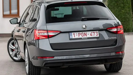 SKODA Superb -