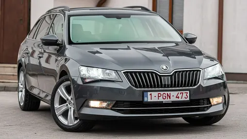 SKODA Superb -