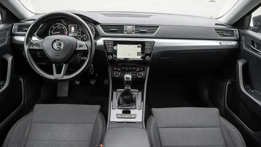 SKODA Superb -