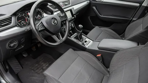SKODA Superb -