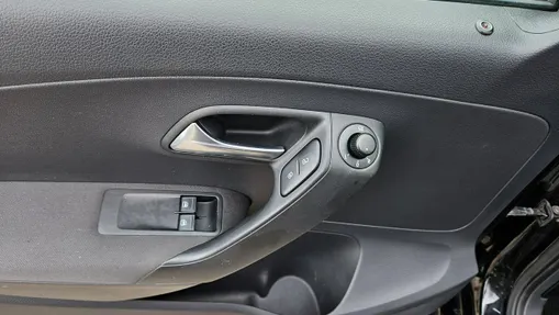 VOLKSWAGEN Polo -