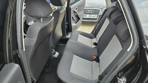 VOLKSWAGEN Polo -