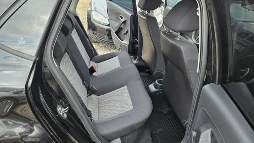 VOLKSWAGEN Polo -