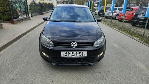 VOLKSWAGEN Polo -