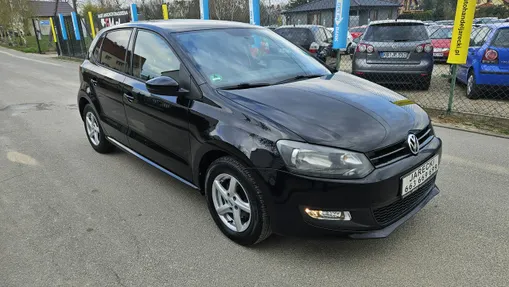 VOLKSWAGEN Polo -