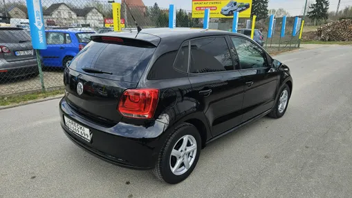 VOLKSWAGEN Polo -