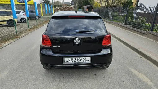 VOLKSWAGEN Polo -