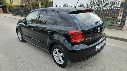 VOLKSWAGEN Polo -
