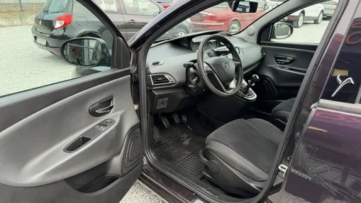LANCIA Ypsilon -