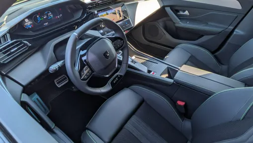 PEUGEOT 408 -