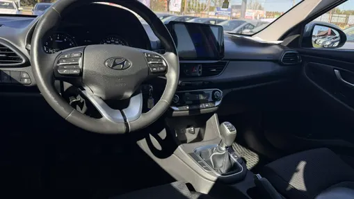 HYUNDAI i30 -